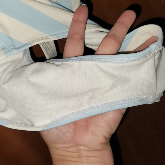 Worn Once! HOLLISTER CUT-OUT ONE PIECE SWIMSUIT - Picture 6 of 10